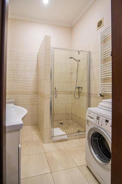 2-okh kimnatni Apartamenty v tsentri mista photo 3