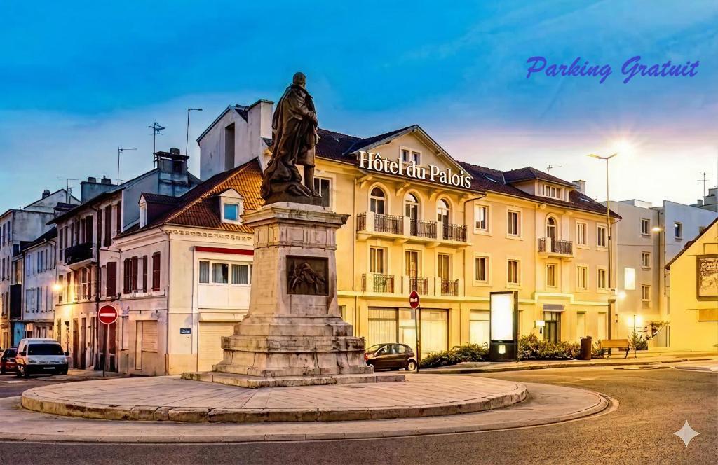 a statue in the middle of a street in front of a building at Hôtel du Palois Pau Centre Bosquet in Pau