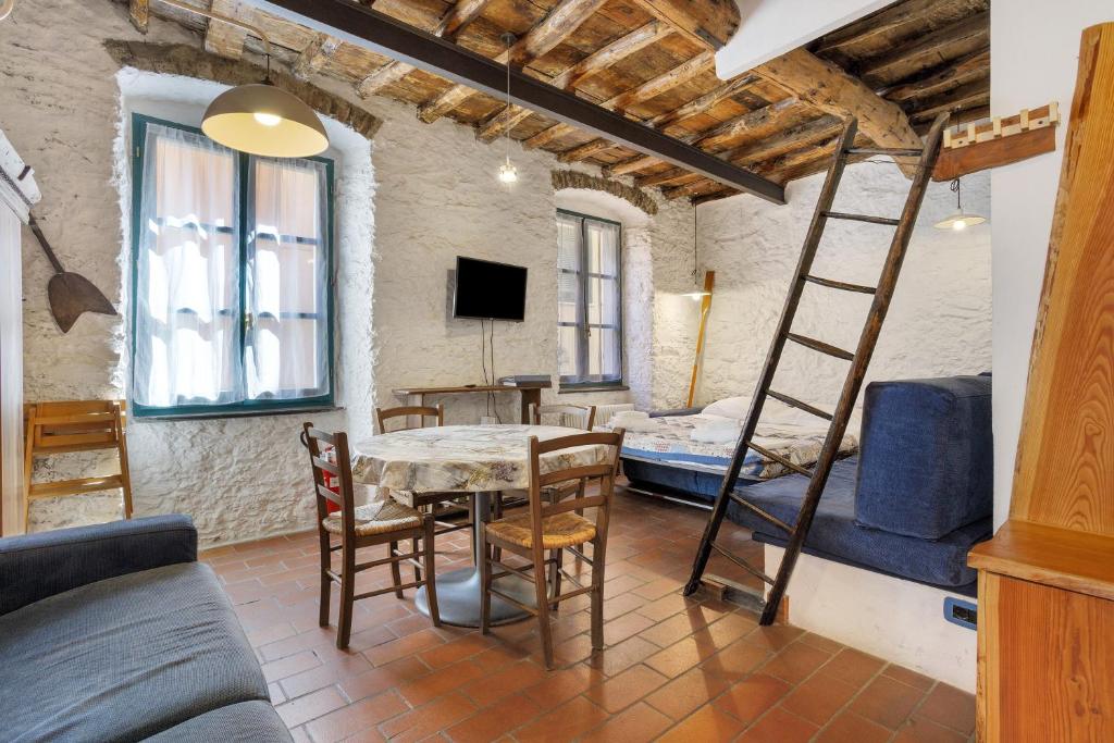 a living room with a bed and a table and chairs at Casa Nemo - Riomaggiore, 5 Terre in Riomaggiore