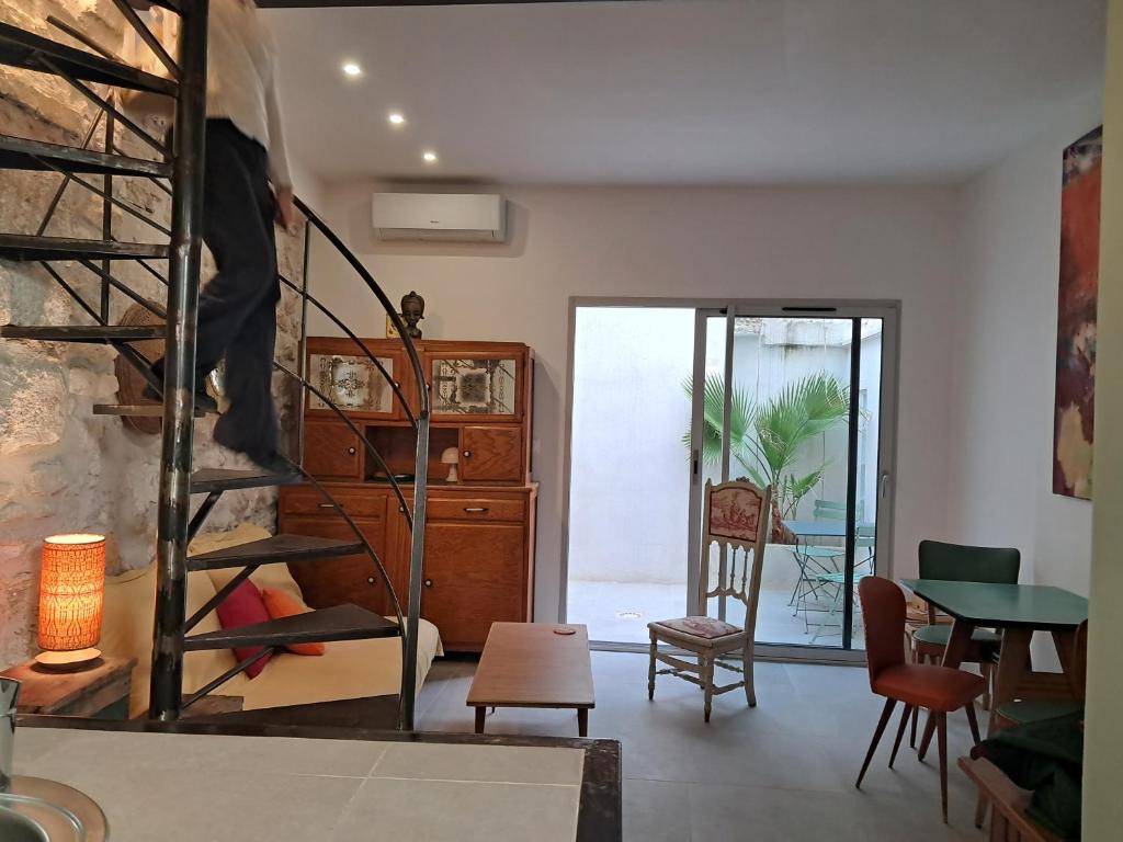 Maison avec cour en plein cœur d'Avignon