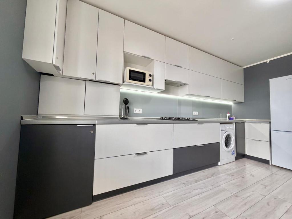 ApartPoltava 1-bedroom з великою кухнею та шикарною панорамою на АНТОНА ГРИЦАЯ,10 фото 6