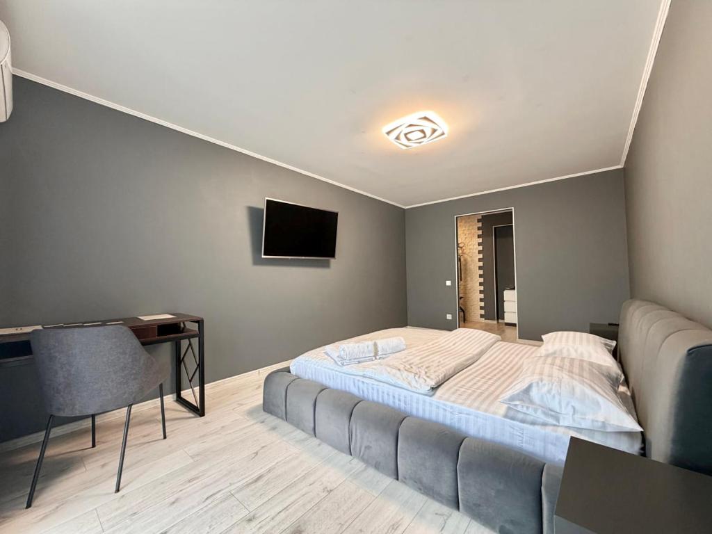 ApartPoltava 1-bedroom з великою кухнею та шикарною панорамою на АНТОНА ГРИЦАЯ,10 фото 2