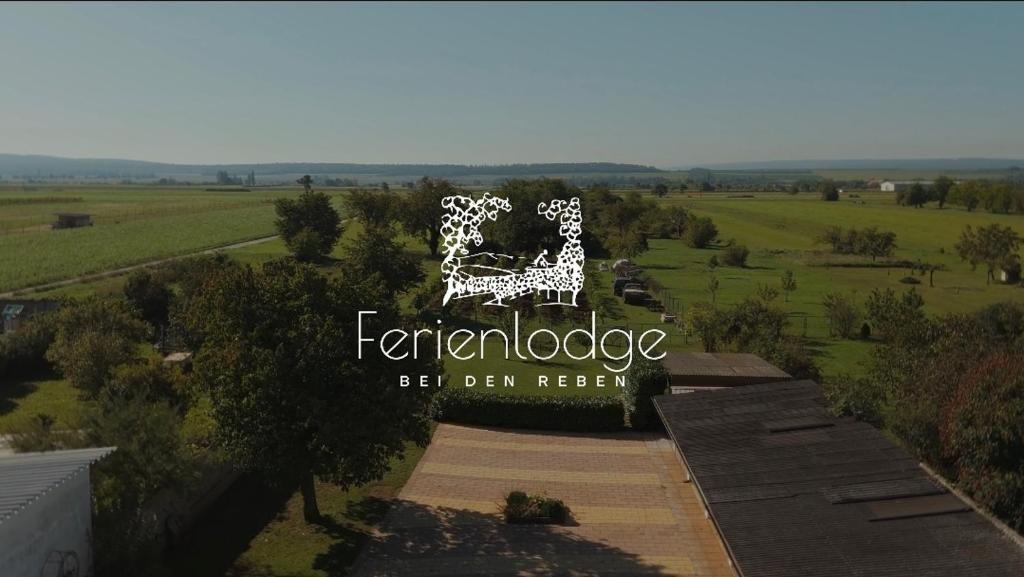 a sign for a farmhouse with a bench in a field at Ferienlodge bei den Reben in Sankt Margarethen im Burgenland