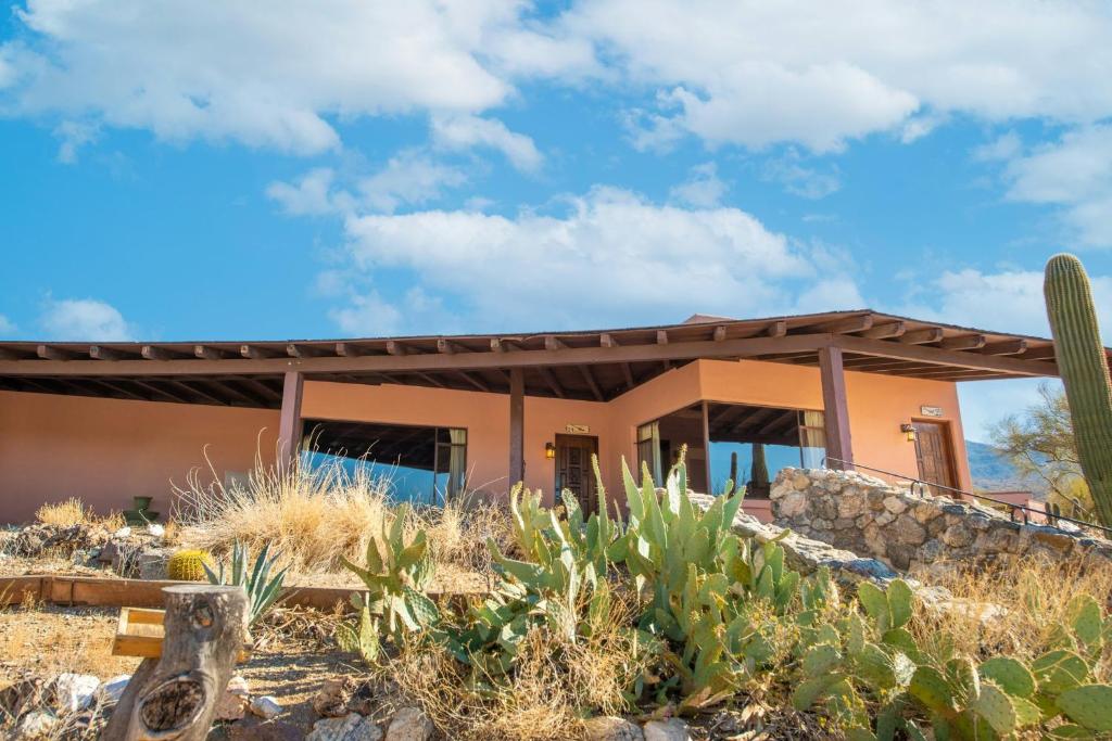 Tanque Verde Guest Ranch - 