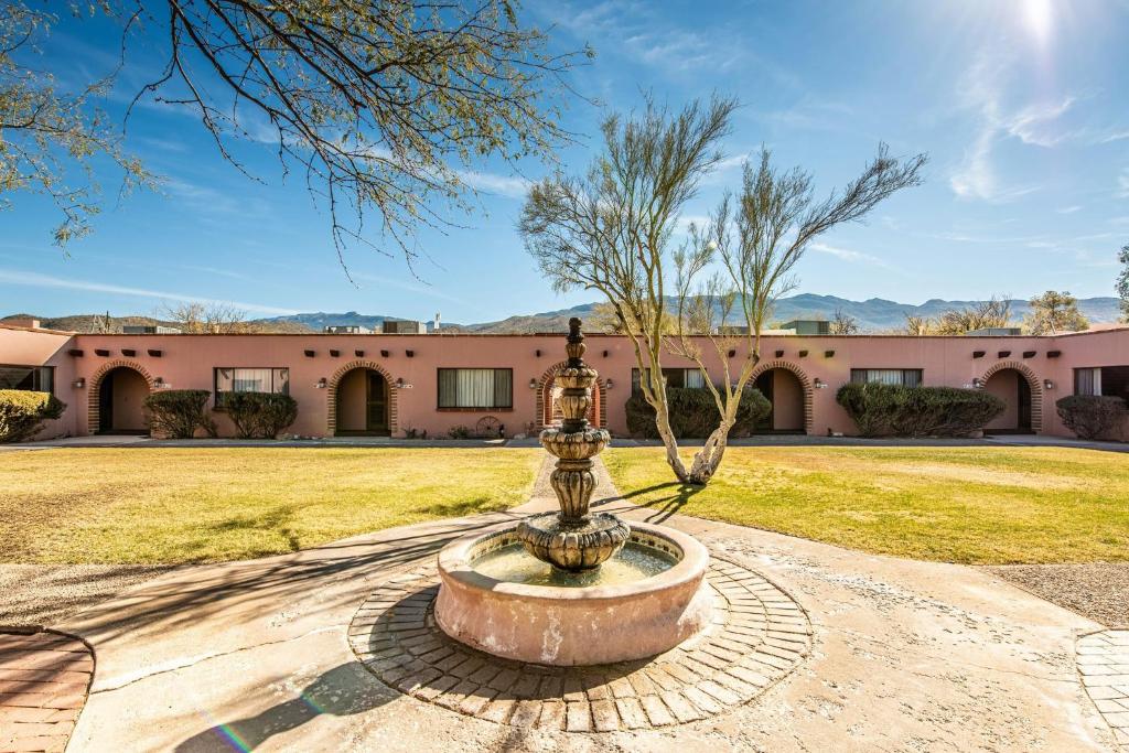 Tanque Verde Guest Ranch - 