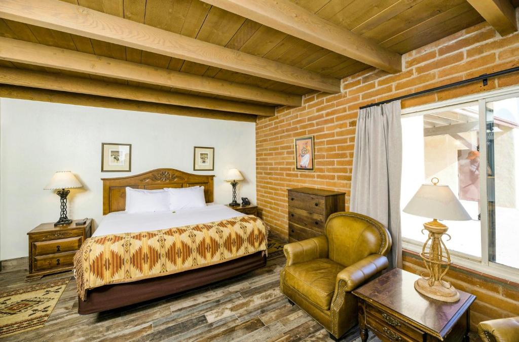 Tanque Verde Guest Ranch - 
