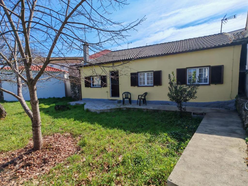 a house with a tree in the yard at Malhadinhas House in Vila Nova de Paiva
