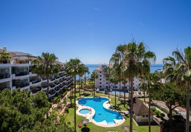 an aerial view of a resort with a swimming pool at Mi Capricho in Sitio de Calahonda