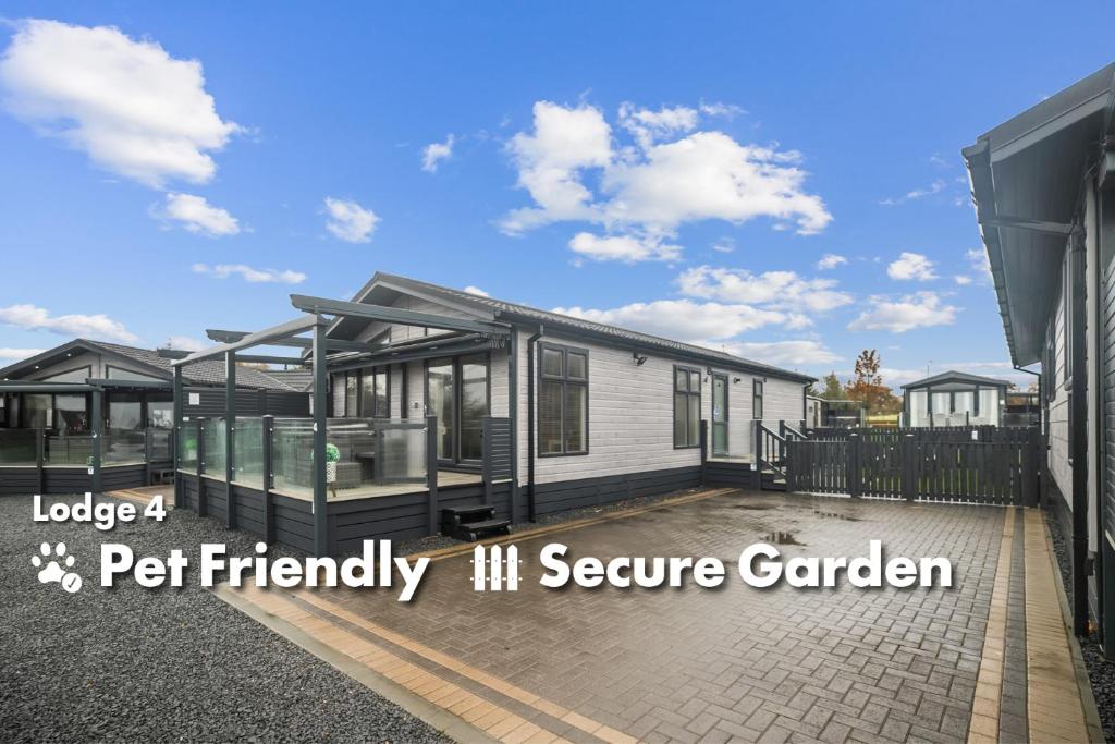 Arranview Lochside Pods & Lodges all with private Hot-tubs - 