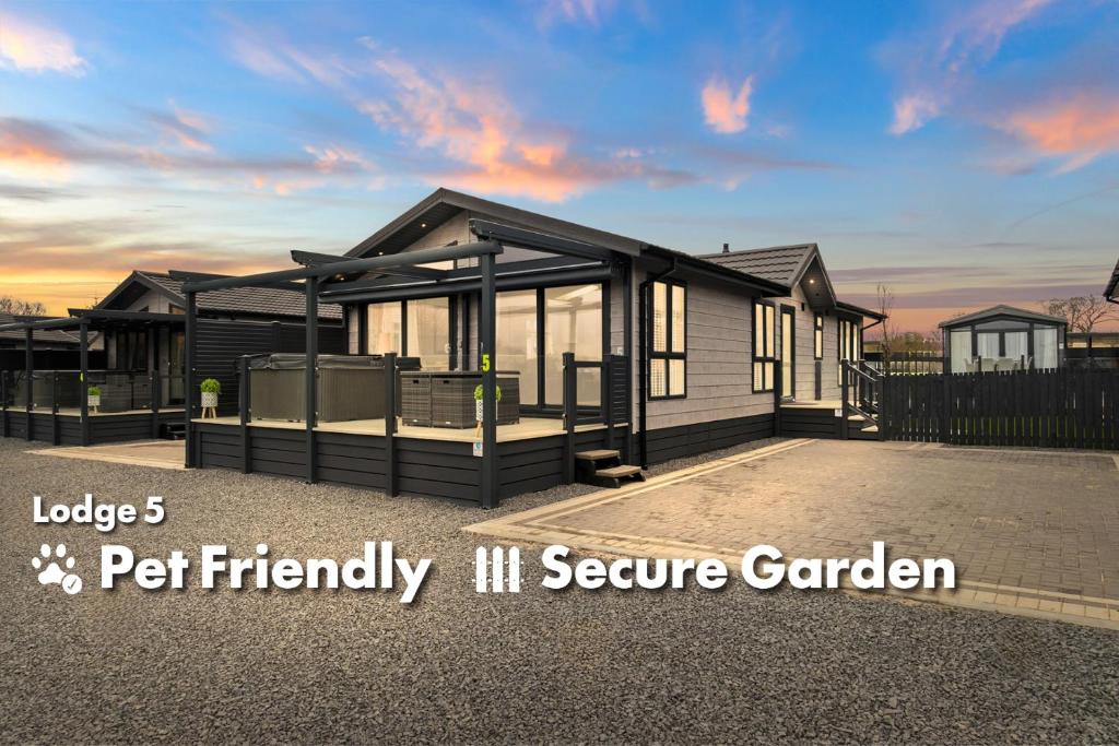 Arranview Lochside Pods & Lodges all with private Hot-tubs - 