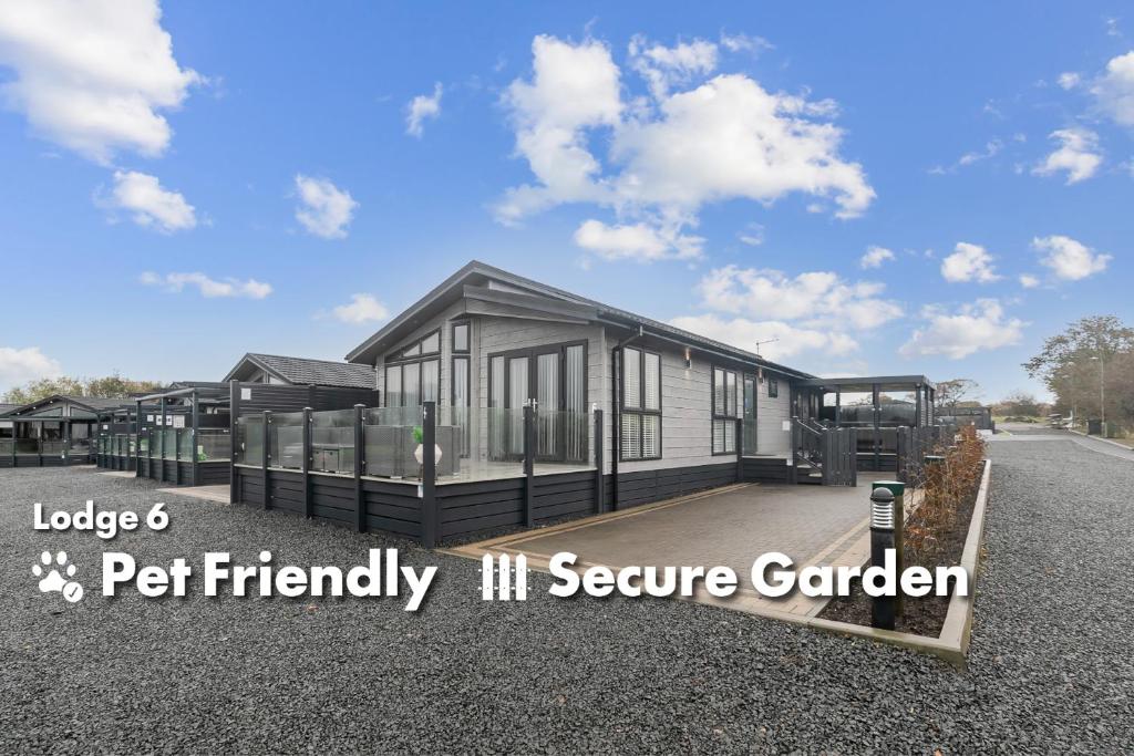 Arranview Lochside Pods & Lodges all with private Hot-tubs - 