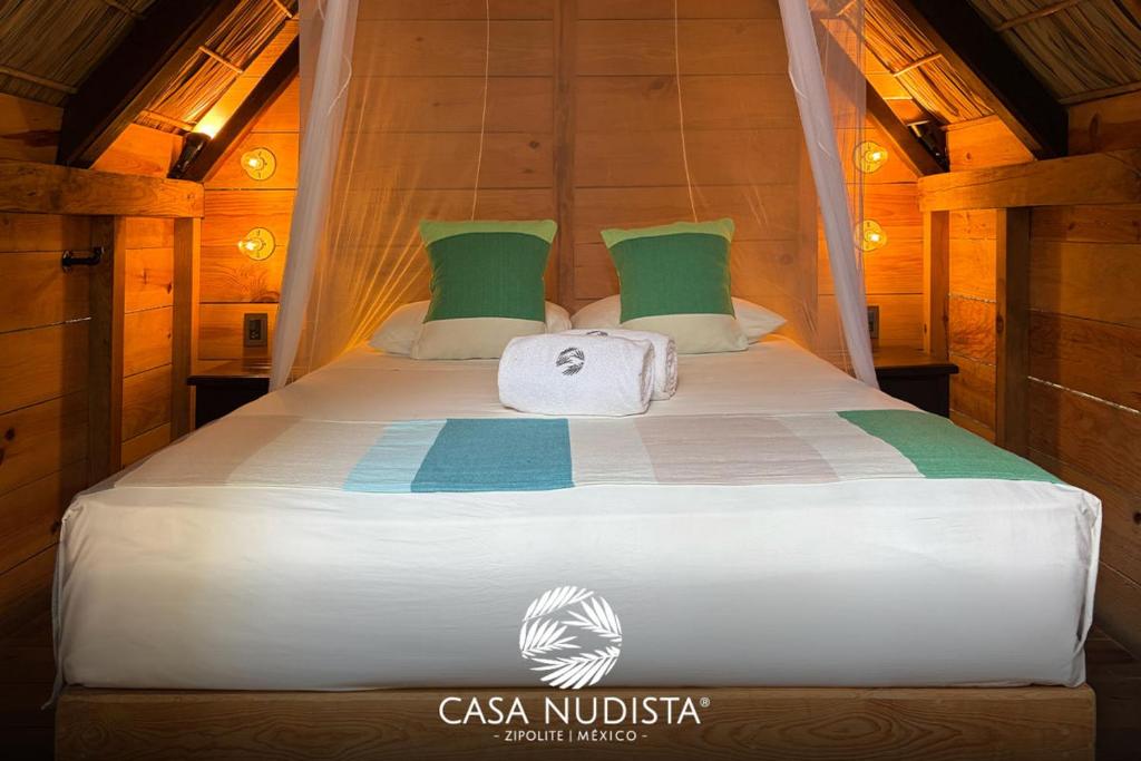Casa Nudista - LGBT Hotel - Habitación Doble Con Baño Compartido