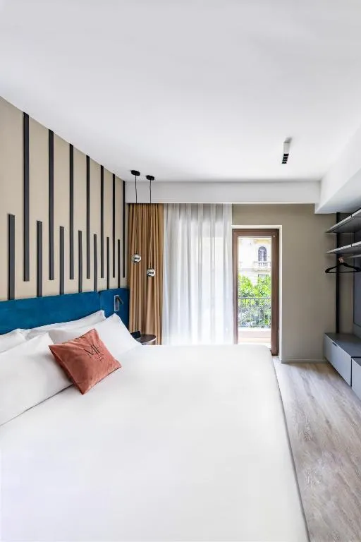 MH SUITES Plebiscito