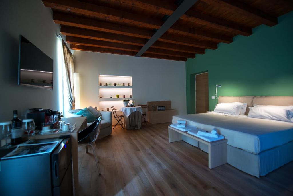 Massimago Wine Suites - 5