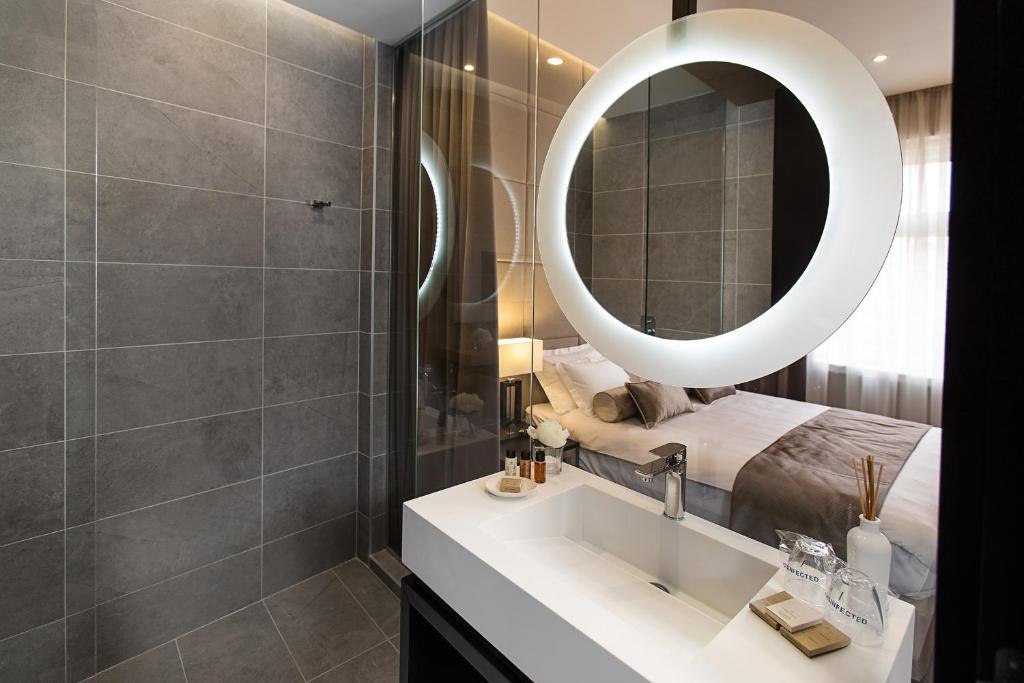 Koupelna v ubytování Dominic Smart & Luxury Suites - Republic Square