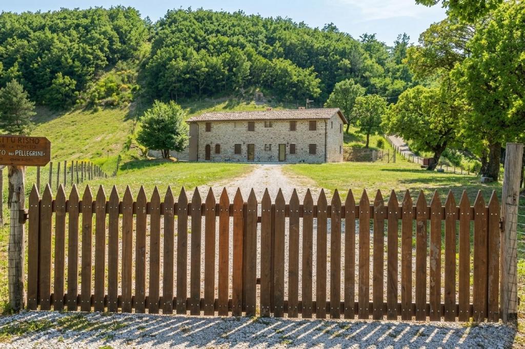 an old house behind a wooden fence with a building at APPARTAMENTI Vista del Mondo in Spoleto