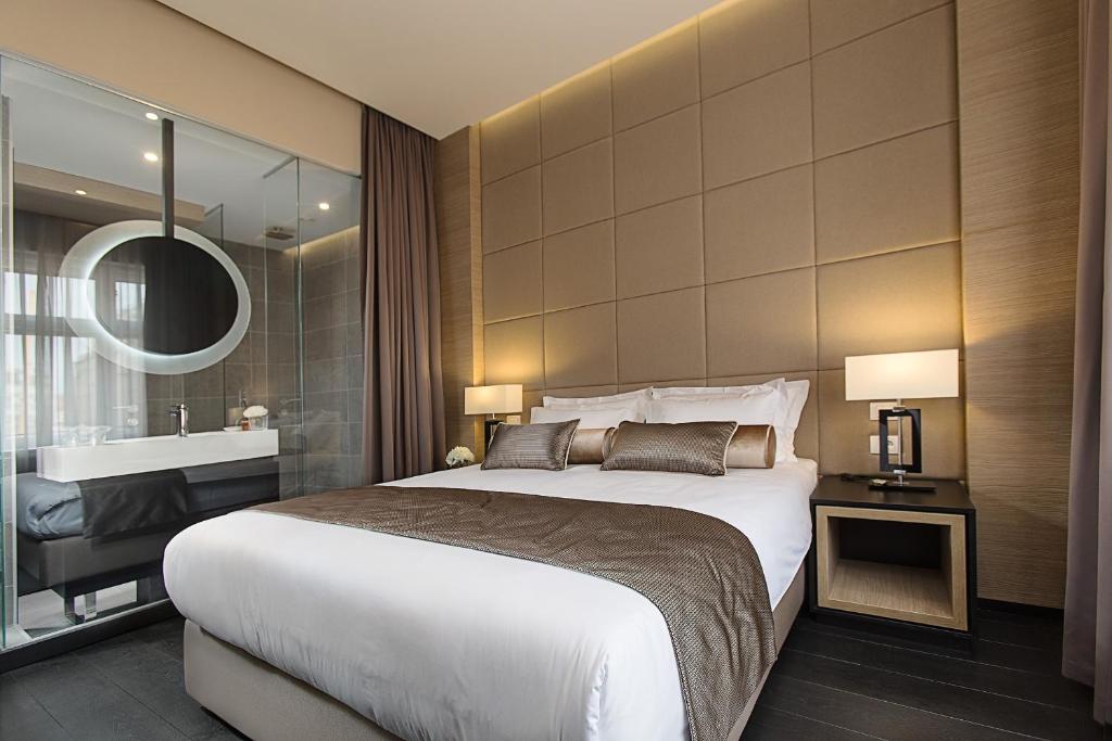 Postel nebo postele na pokoji v ubytování Dominic Smart & Luxury Suites - Republic Square
