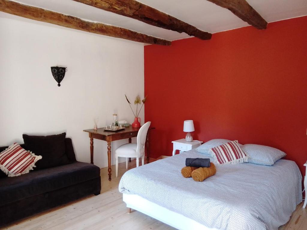 a bedroom with a bed with a teddy bear on it at Au chat qui pêche in Pléguien