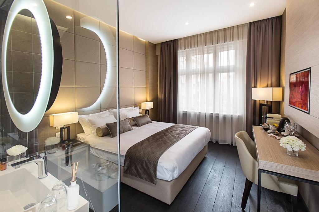 Postel nebo postele na pokoji v ubytování Dominic Smart & Luxury Suites - Republic Square