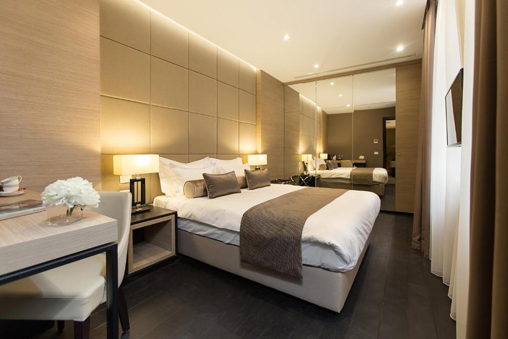 Postel nebo postele na pokoji v ubytování Dominic Smart & Luxury Suites - Republic Square