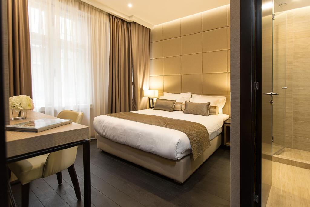 Postel nebo postele na pokoji v ubytování Dominic Smart & Luxury Suites - Republic Square
