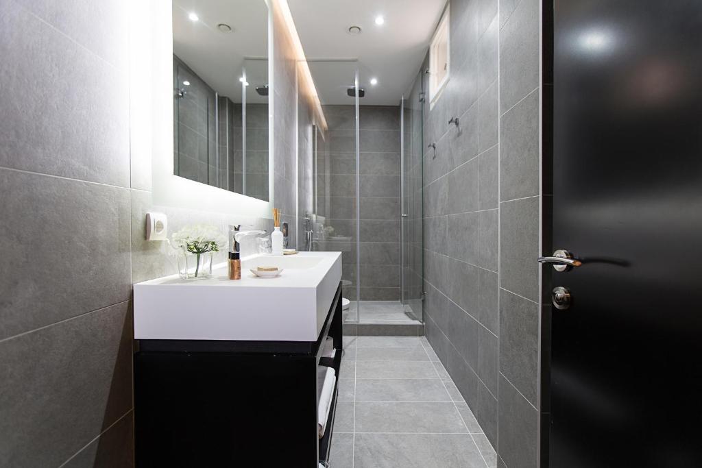 Koupelna v ubytování Dominic Smart & Luxury Suites - Republic Square