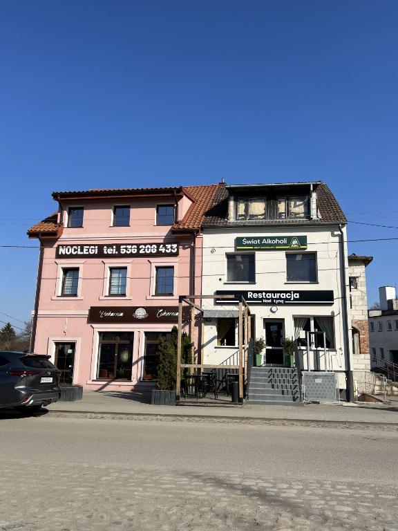 a building on the corner of a street at Noclegi Apartamenty Sępopol in Sępopol