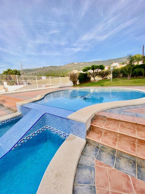 a large swimming pool with blue water at Alma Marina Alcossebre - WiFi - Pet friendly - Aire Acondicionado in Alcossebre