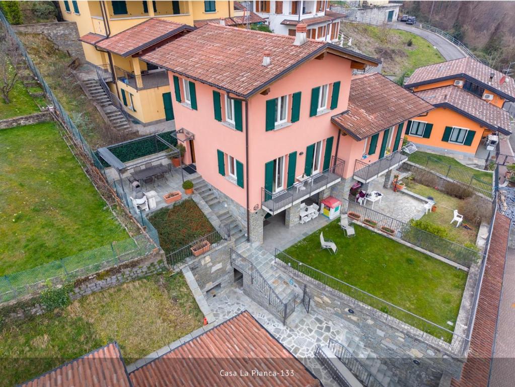 an aerial view of a large house with a yard at Casa la Pianca in Menaggio