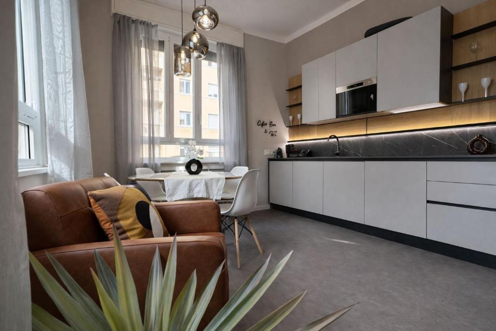 Design District & New M4 Subway Via Tolstoj Apt