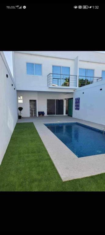 a large house with a swimming pool in the yard at Gemela1 in Puerto Peñasco