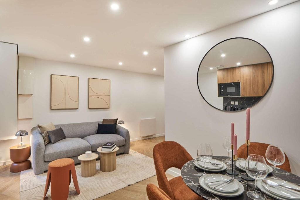 Modern Suite Center of Paris Montmartre