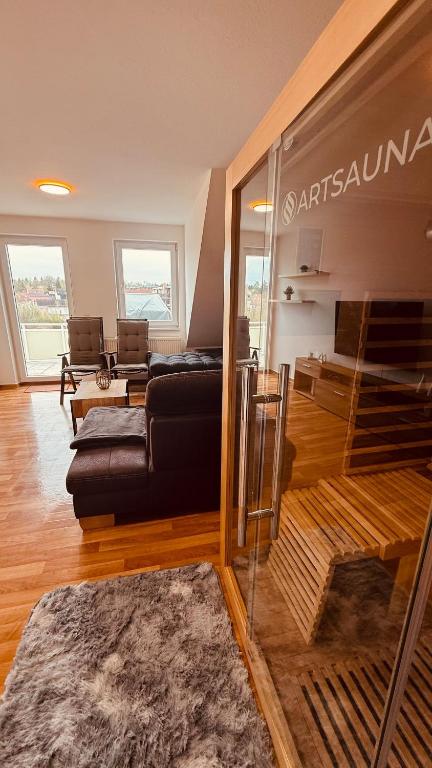 a living room with a couch and a table at Dachwohnung mit Südbalkon Sauna und Strandkorb in Mühlhausen