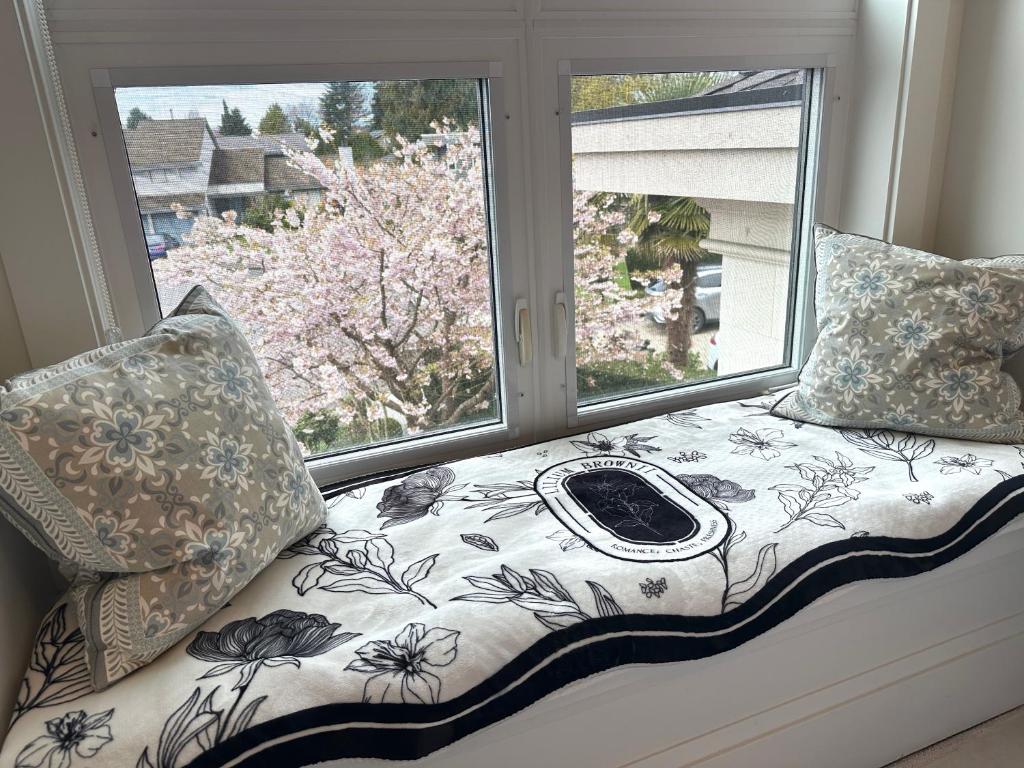Vancouver Shangrila House photo