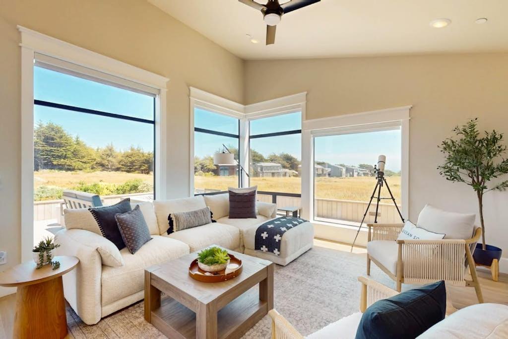 a living room with a couch and a table at Cabañita Del Mar in Sea Ranch