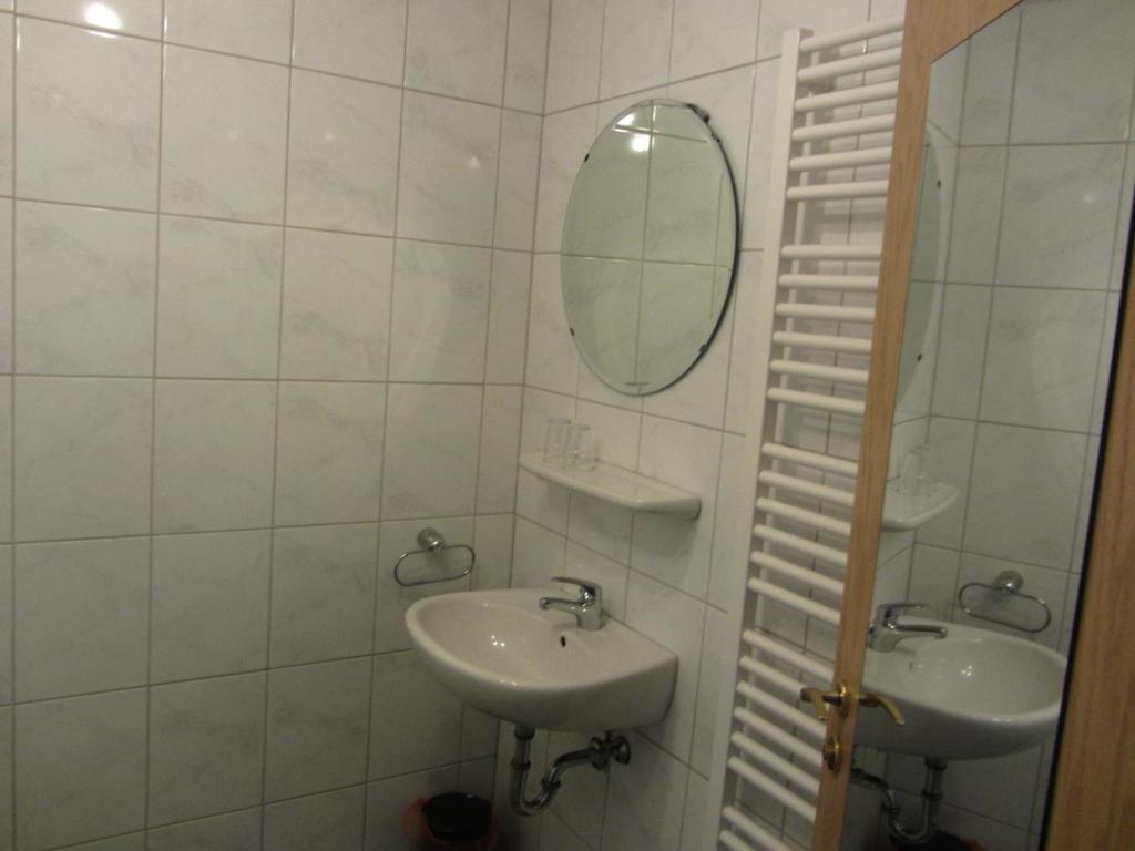 Hotel Gasthof Pension Riebel - 三人间