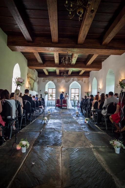 Posezení v ubytování zámek Kolštejn - hotel Chateau Goldenstein