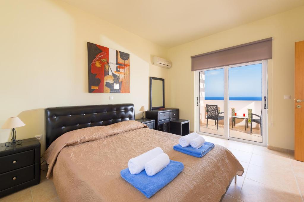 Postel nebo postele na pokoji v ubytování Athoniki Villas