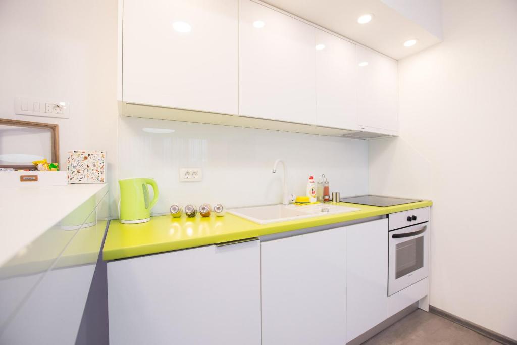 Kuchyňa alebo kuchynka v ubytovaní Friday Apartments