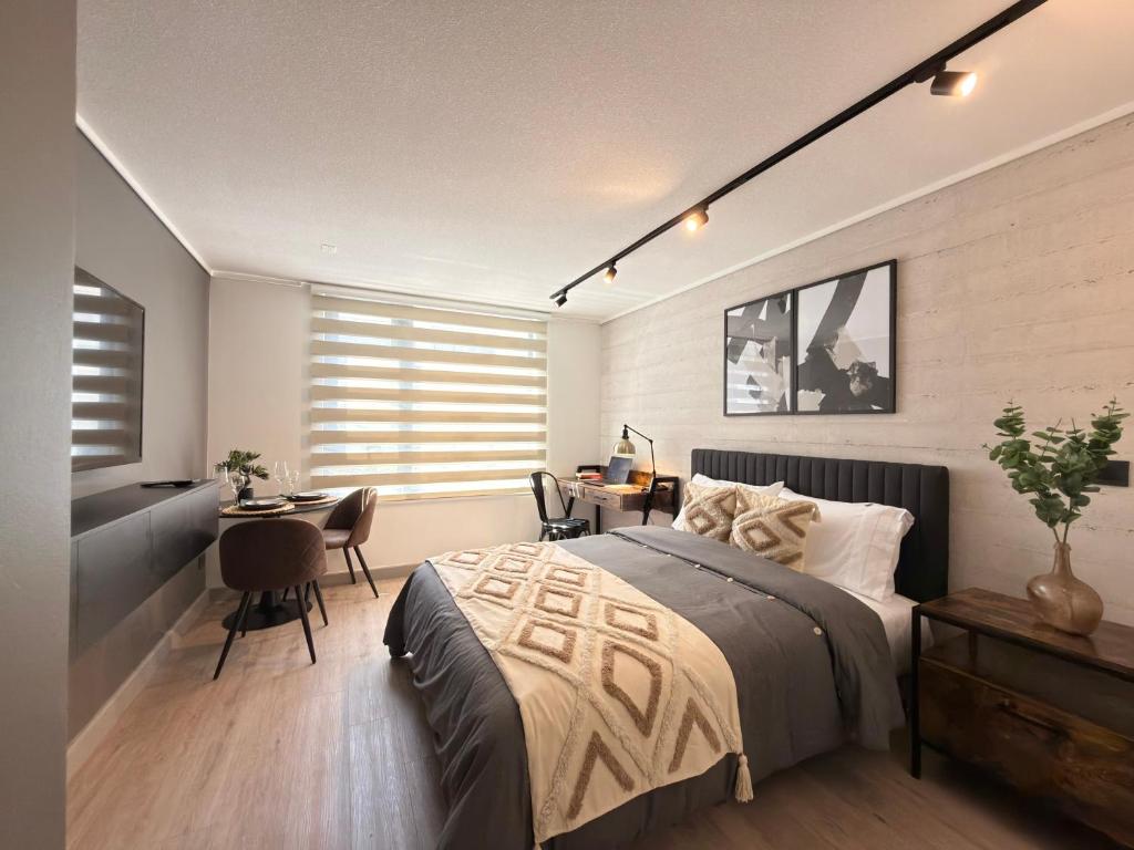 Departamento completo con escritorio - A pasos de Metro y La Moneda