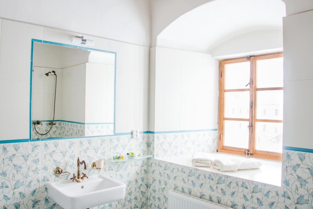 Koupelna v ubytování zámek Kolštejn - hotel Chateau Goldenstein