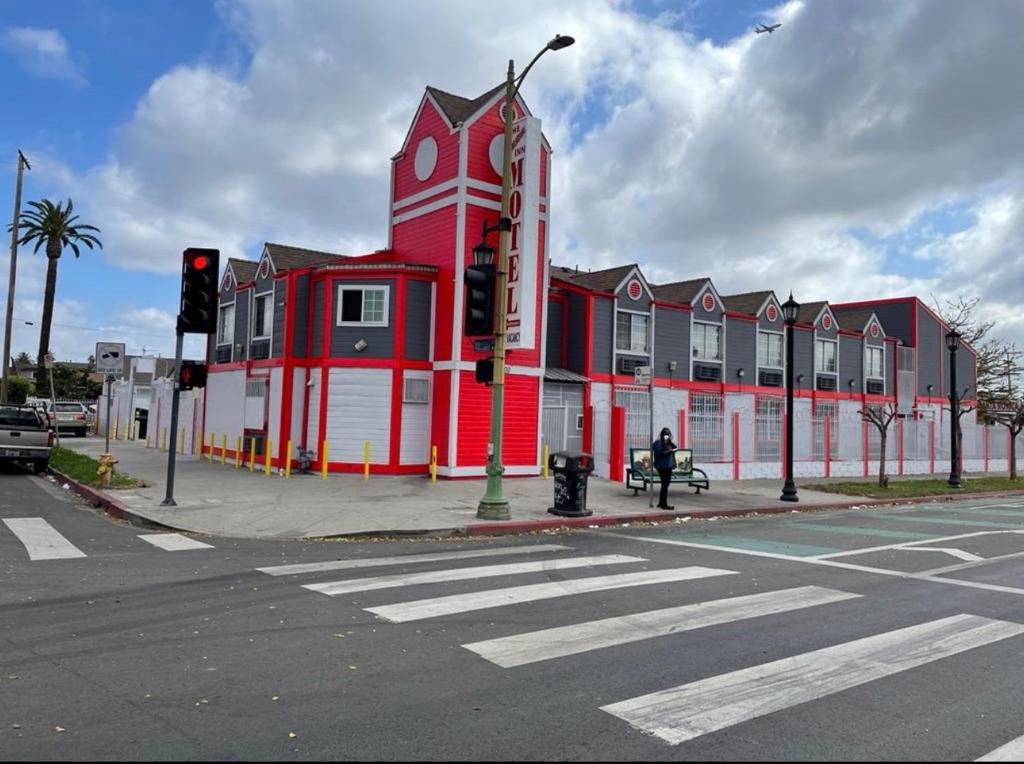 a red and white building on the corner of a street at Broadway Inn Motel in Los Angeles
