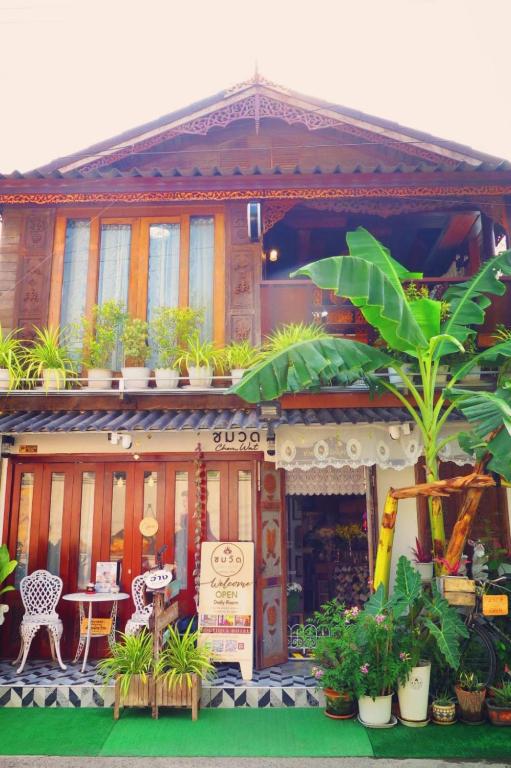 a building with plants in front of it at Chom Wat Boutique Hotel in Ban Hau Chang