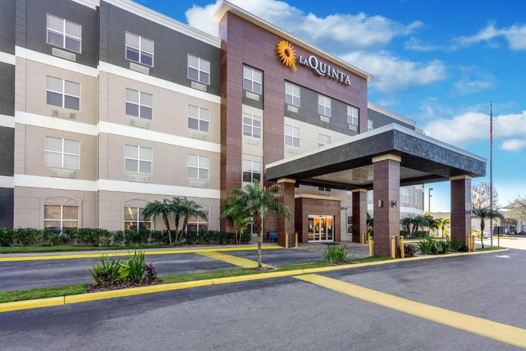 a rendering of the front of a hotel at La Quinta by Wyndham Tampa Central in Tampa