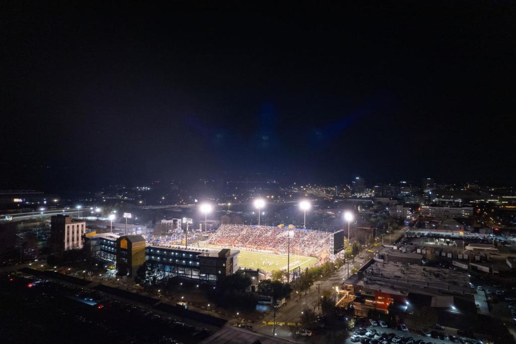 La Quinta Inn & Suites by Wyndham Chattanooga Downtown/South photo