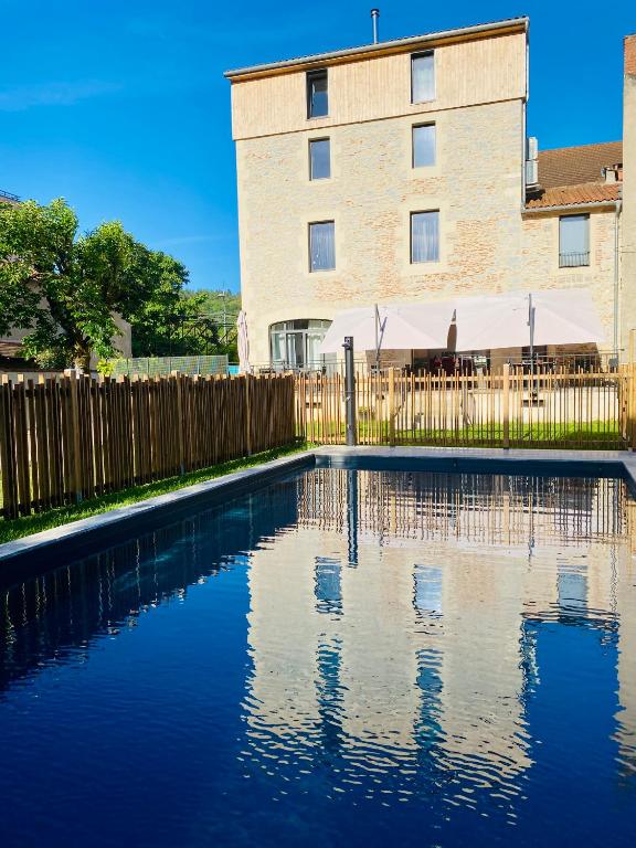 a swimming pool in front of a building at La Bellours Maison d Hôtes avec Piscine in Cahors