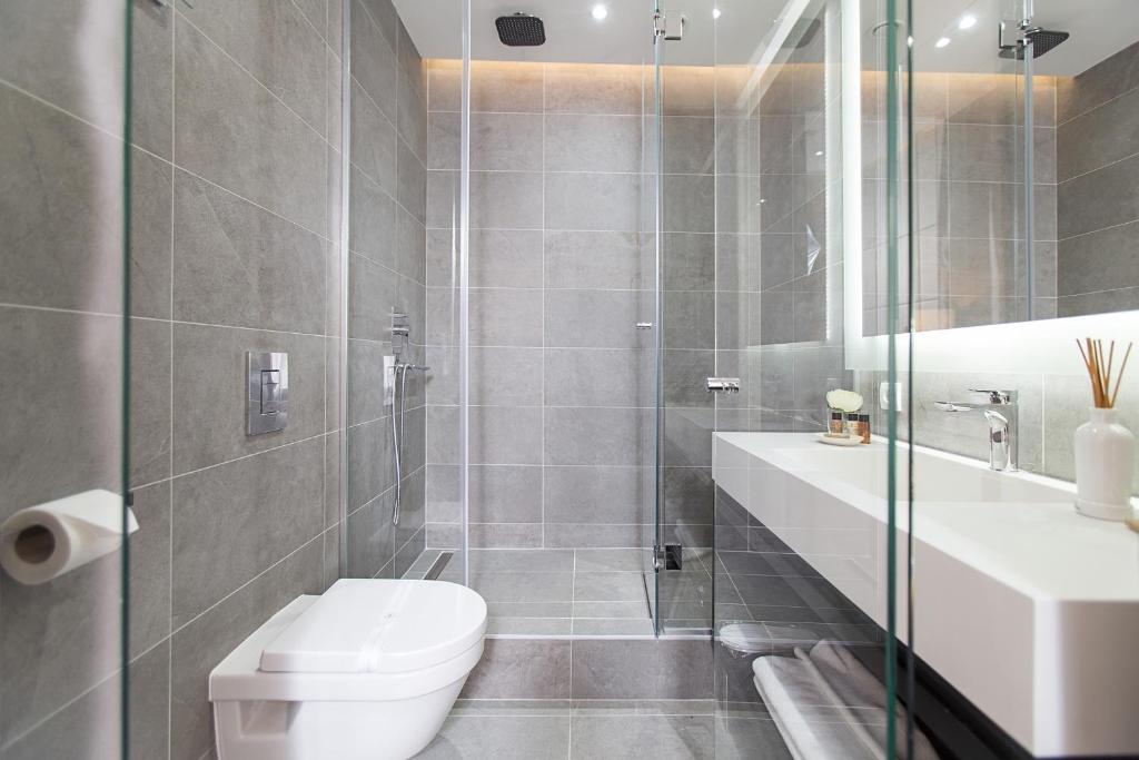 Koupelna v ubytování Dominic Smart & Luxury Suites - Republic Square