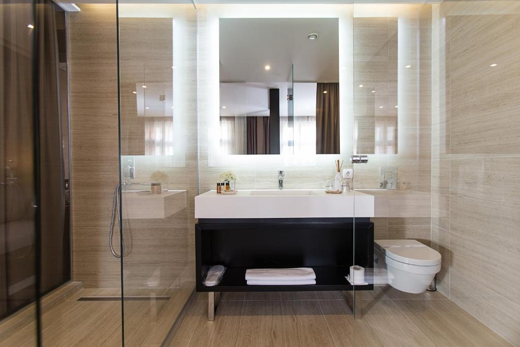 Koupelna v ubytování Dominic Smart & Luxury Suites - Republic Square