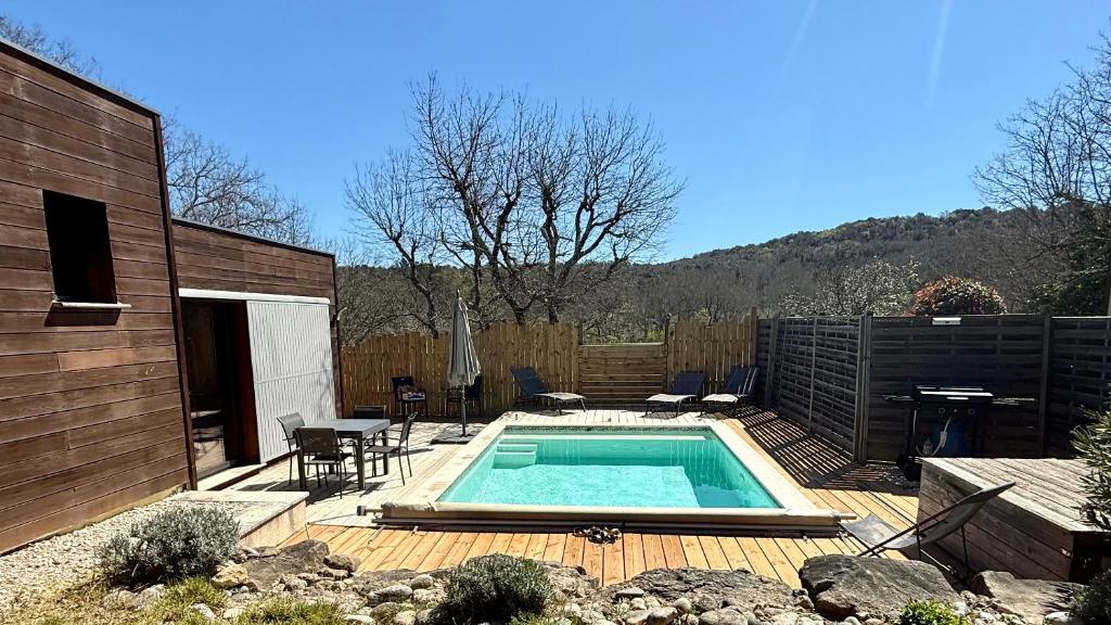 a small swimming pool on a wooden deck at Villa Les Galets in Salavas