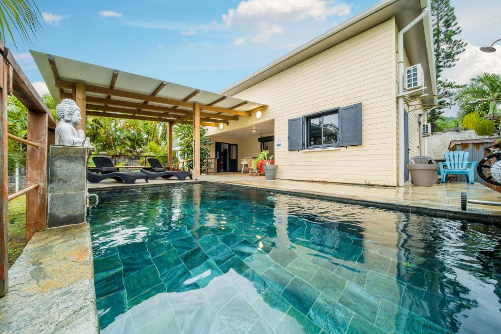 an image of a swimming pool in a house at La Mezina in Saint-Joseph